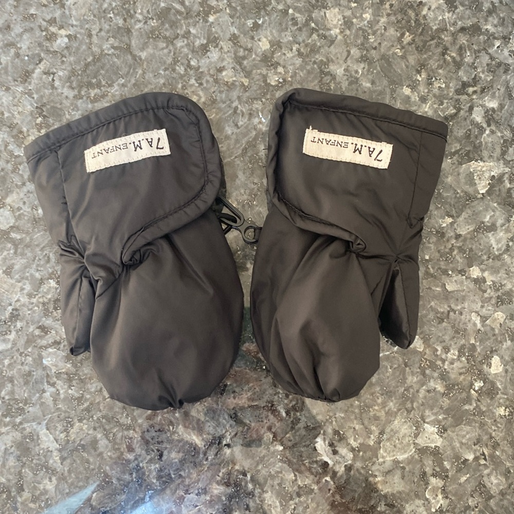 7a.m. Enfant black mittens, size 1-2t